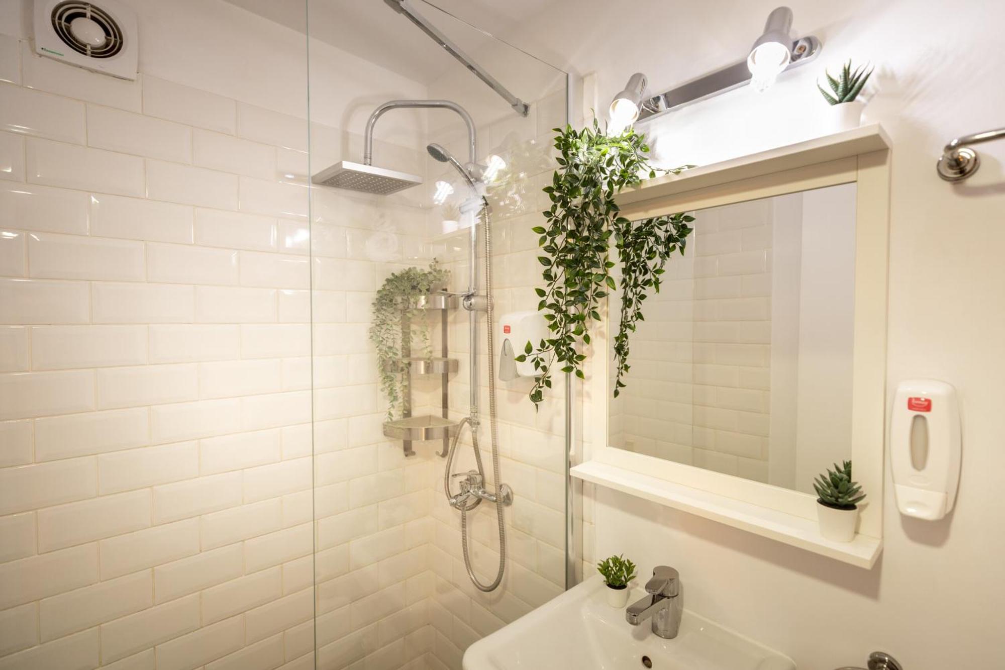 2Br Apartment At Piata Natiunilor Unite: Perfect For City Center Stays ブカレスト エクステリア 写真
